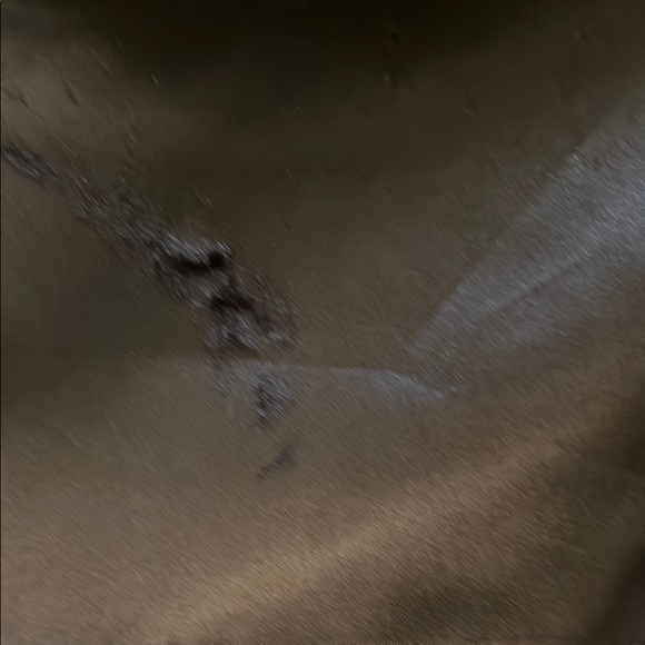 Sophisticated Black Trench Coat with Plush Fur Collar - Picture 9 of 10